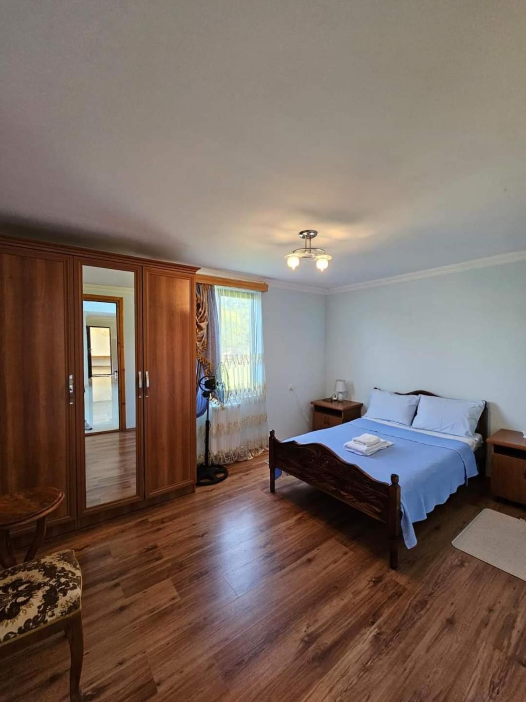 Blue Guest House Samtredia Екстериор снимка