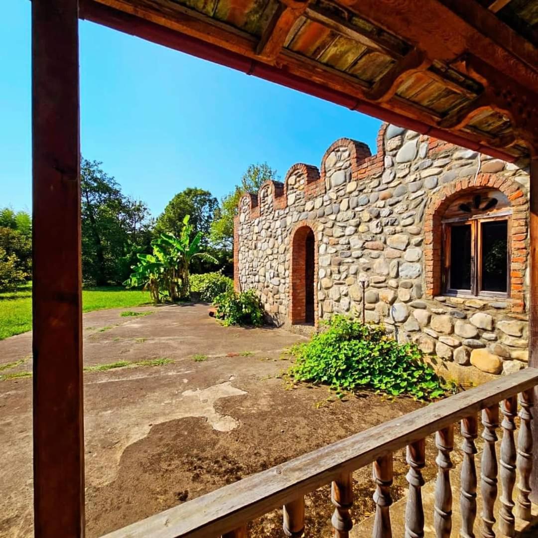 Blue Guest House Samtredia Екстериор снимка